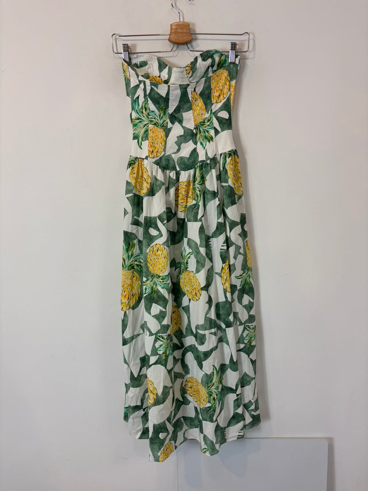 ZARA. Vestido midi palabra de honor estamapdo tropical