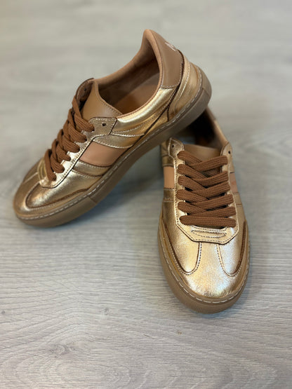 MU THE BRAND. Zapatillas Golden Edition. T 37