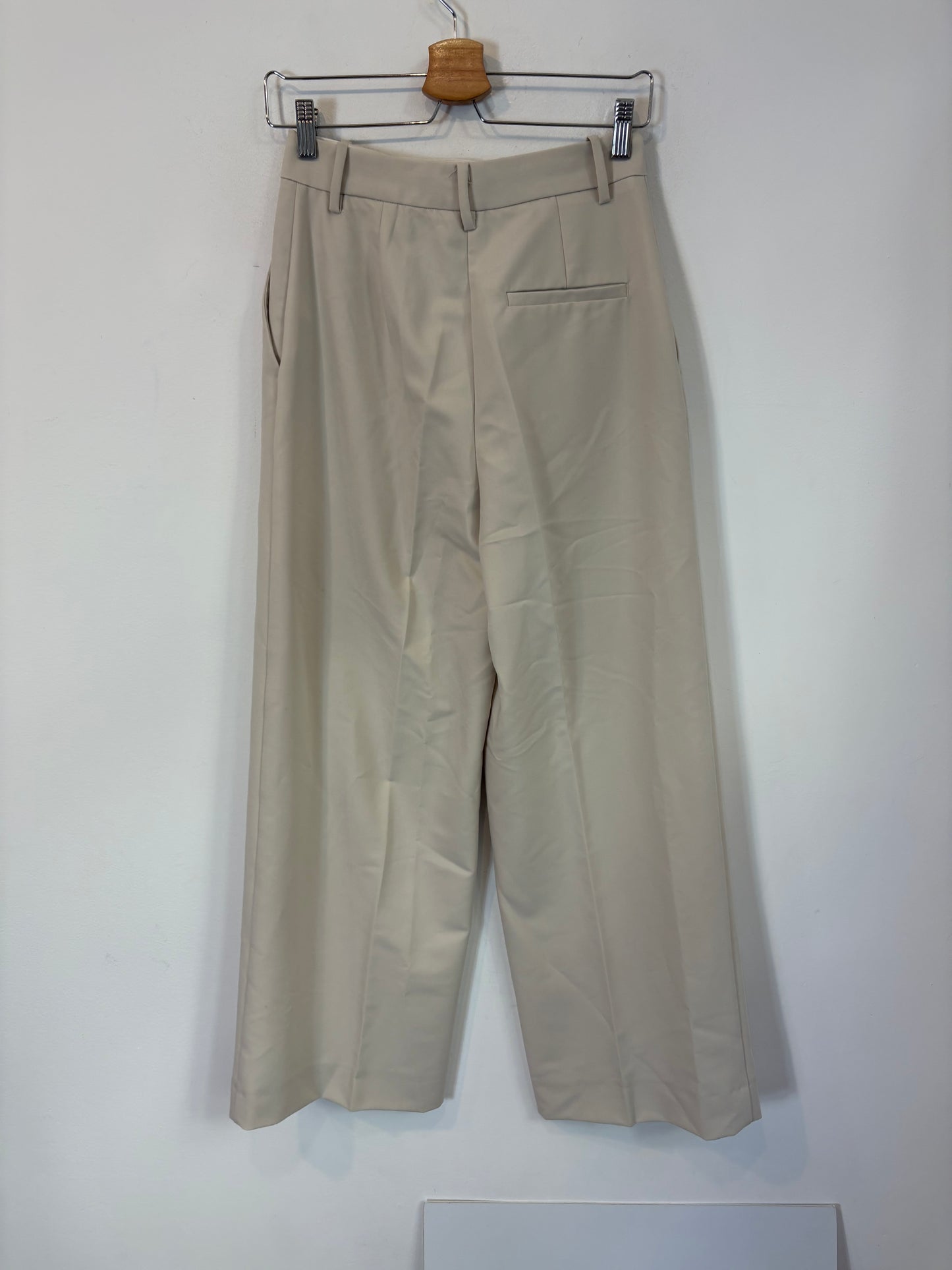 ZARA. Pantalón sastre beige. T S
