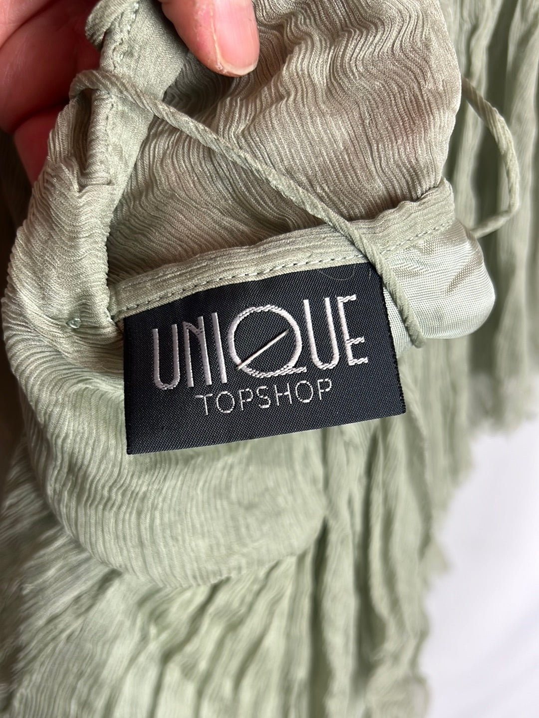 TOPSHOP. Vestido corto seda verde detalle espalda. T 36