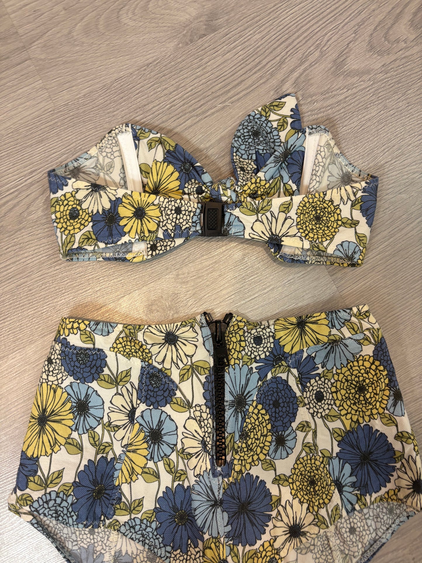 LISA MAIRE FERNÁNDEZ. Bikini estampado flores. T M