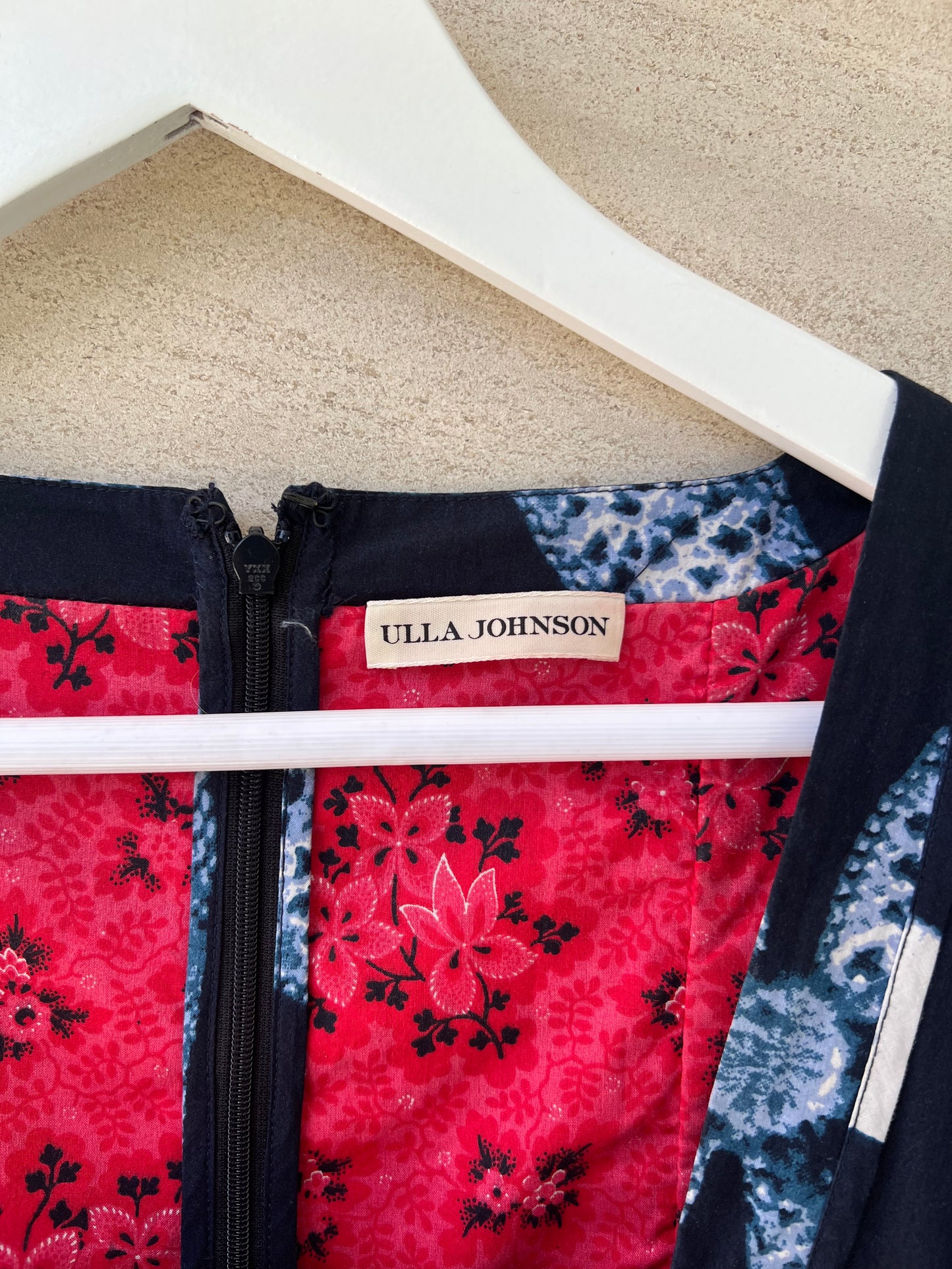 ULLA JOHNSON. Vestido azul estampado detalle escote. T 2 (S/M)