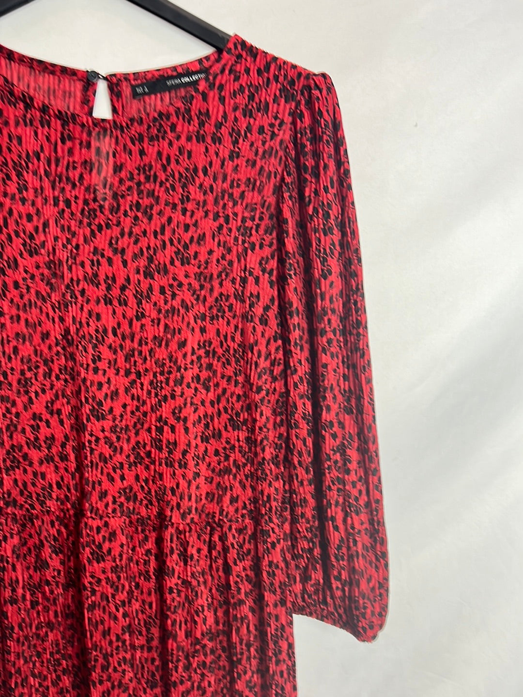 SFERA. Vestido midi rojo textura