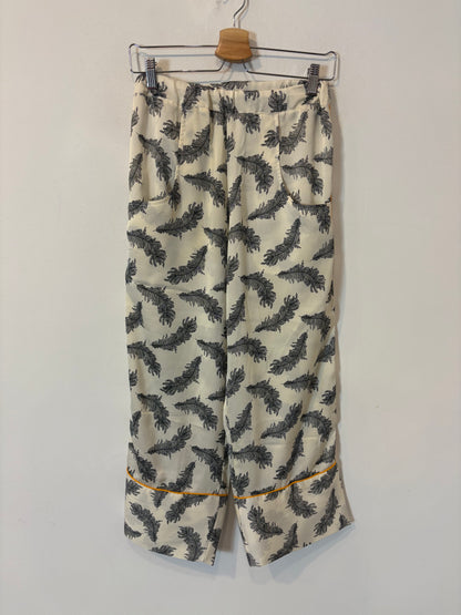 ERRE. Total look fluido estampado hojas