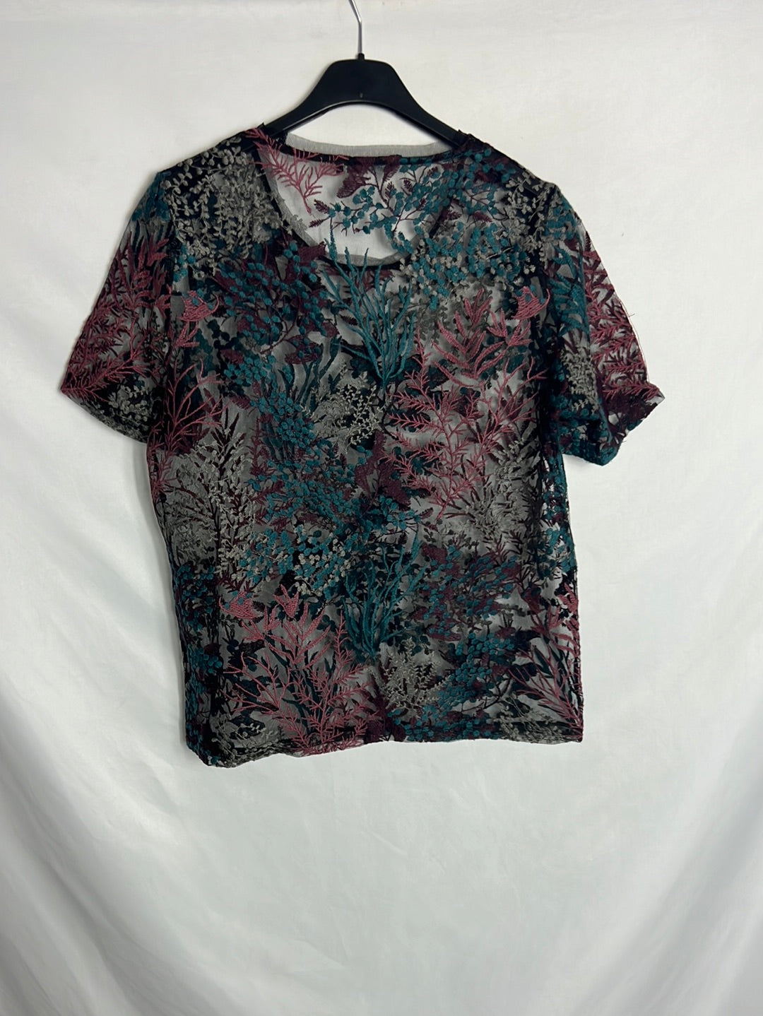 ZARA. Top semitransparente  bordados. TM