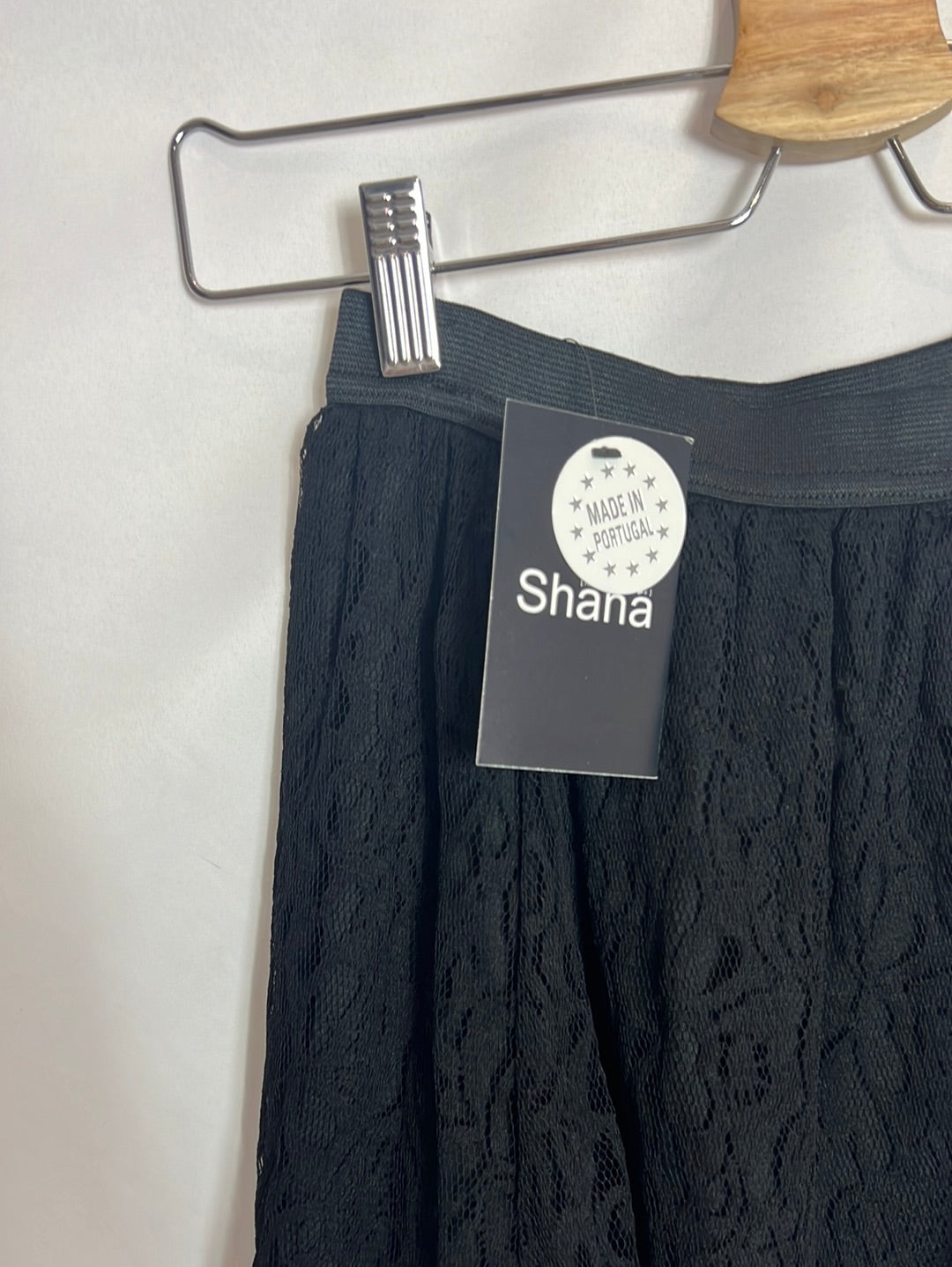 SHANA. Short black lace skirt. XS