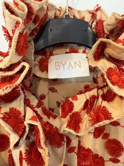 BYAN. Vestido camisero textura en rojo