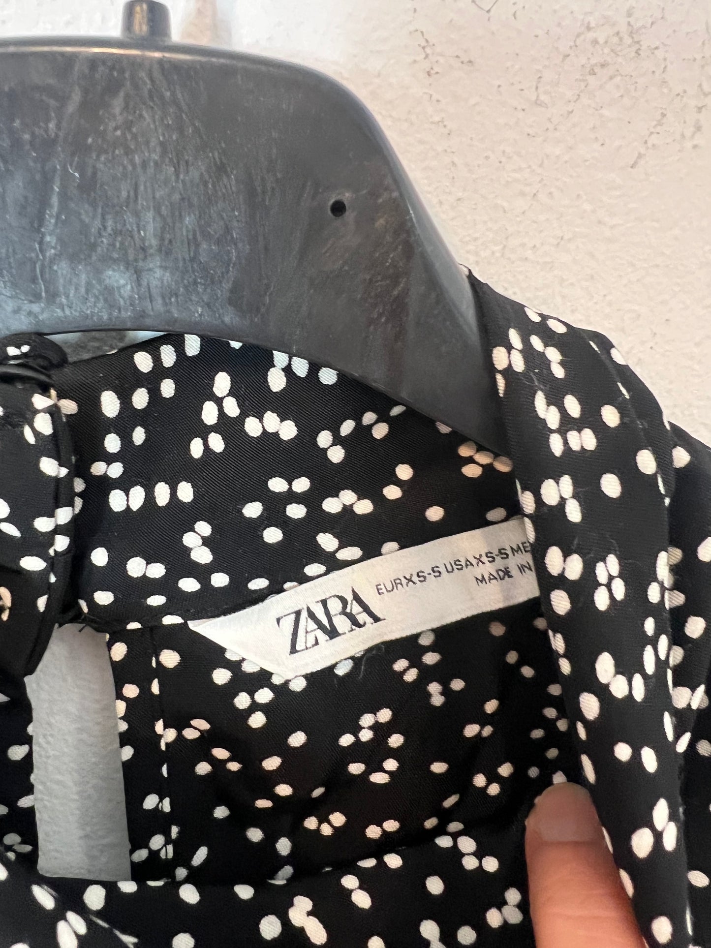 ZARA. Vestido  largo negro estampado. T XS-S