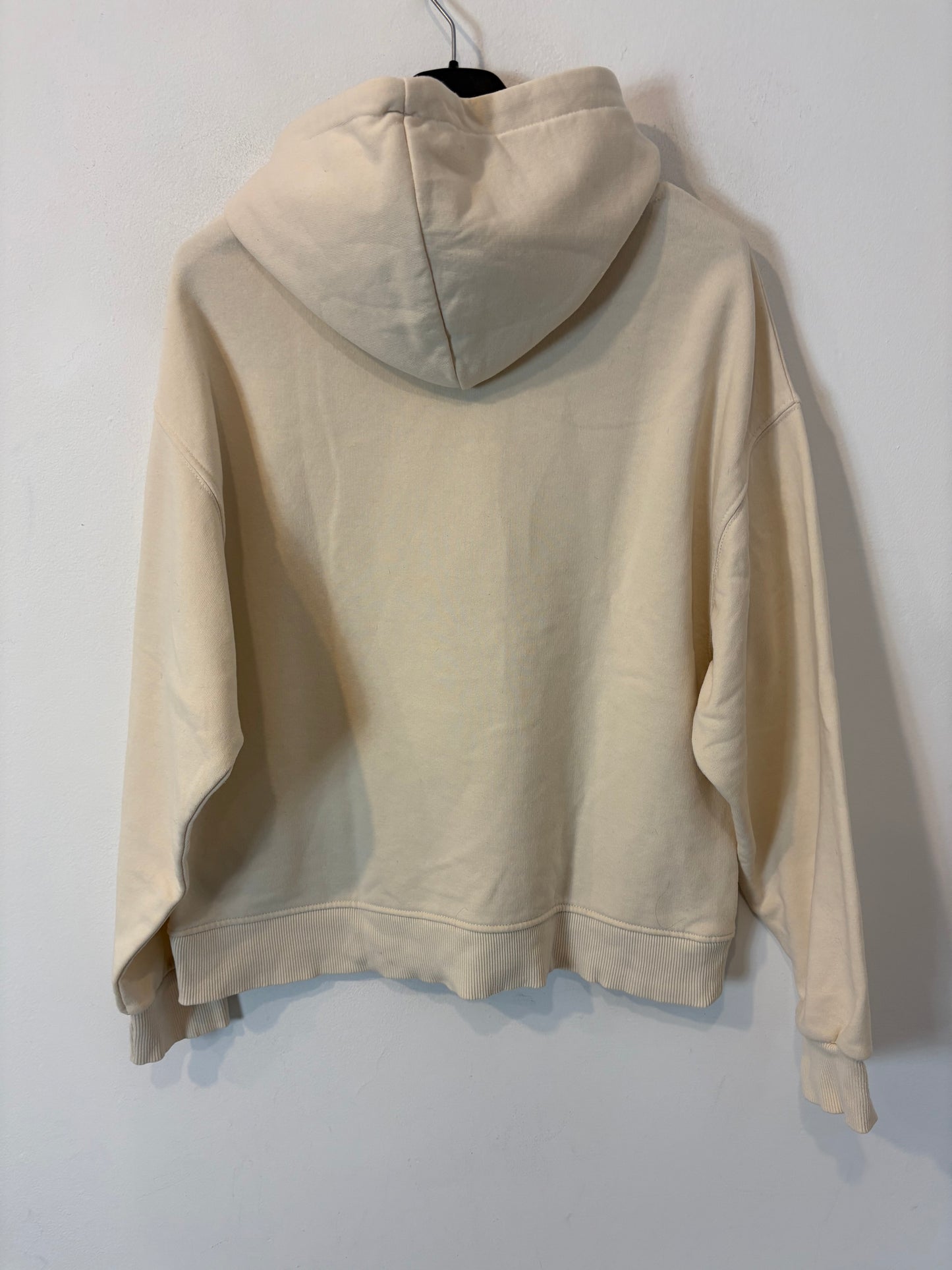 ZARA. Sudadera beige bordado