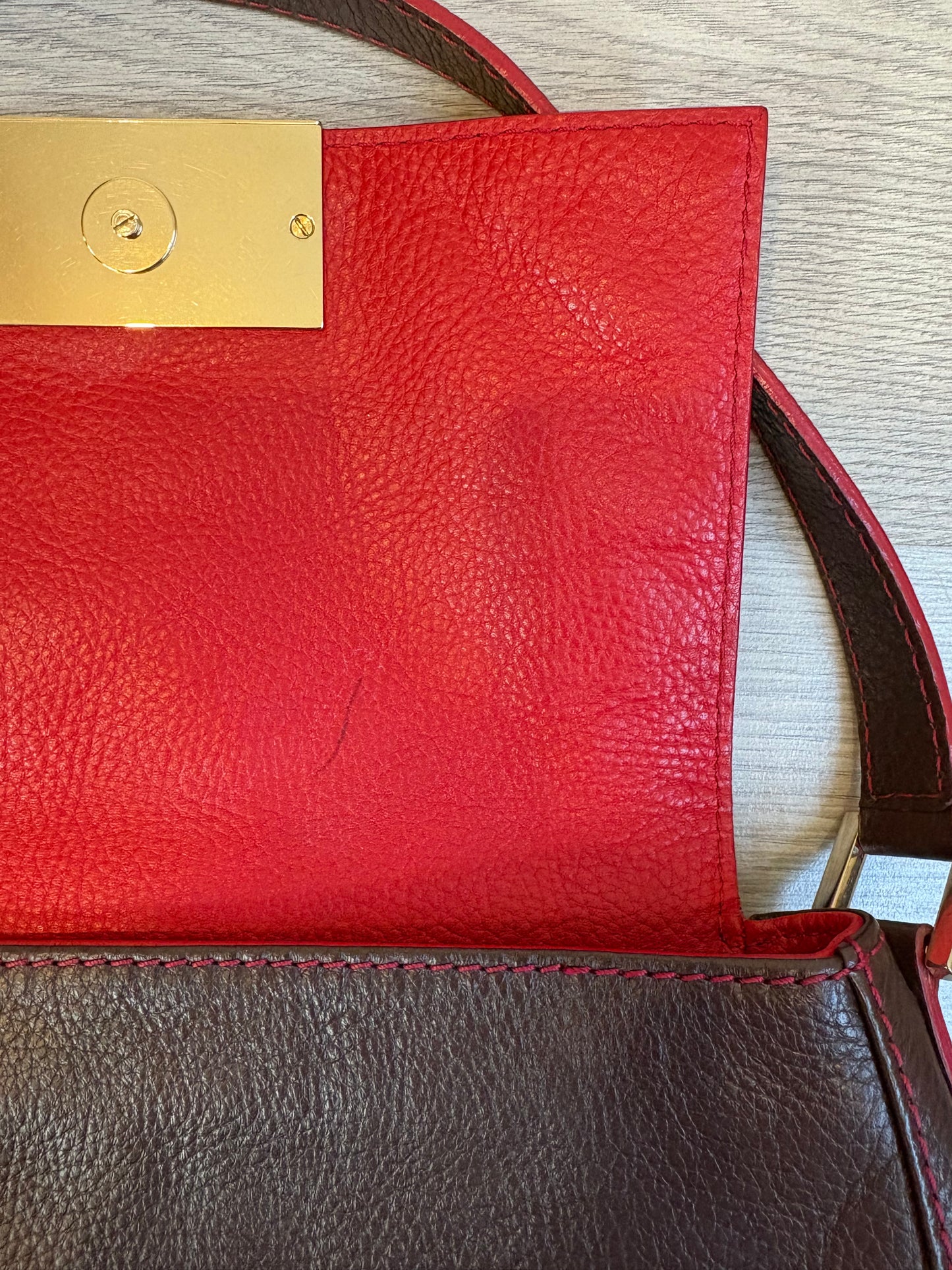 CAROLINA HERRERA. Bolso de hombro detalle cierre