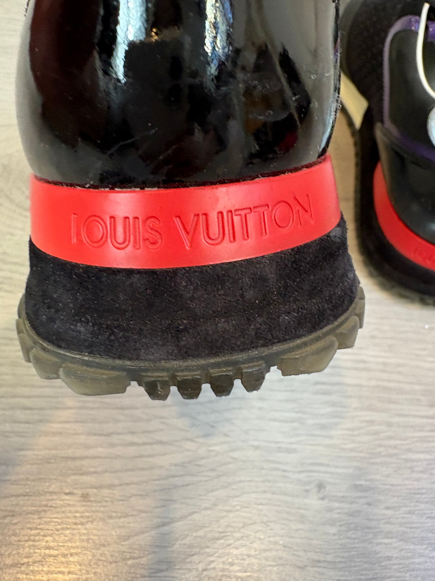 LOUIS VUITTON. Zapatillas piel