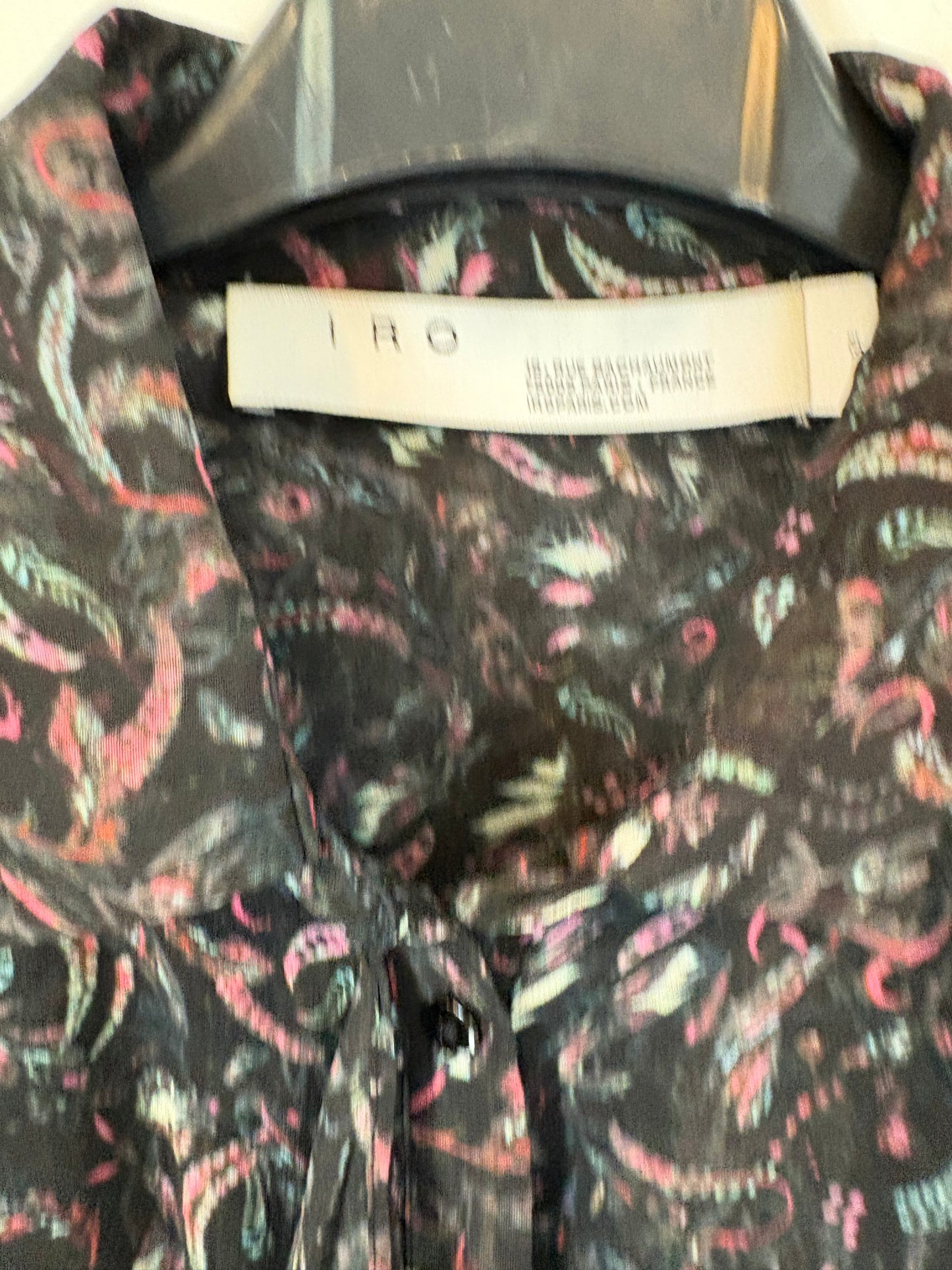 IRO. Blusa fluida negra estampada