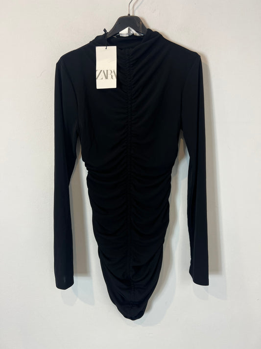 ZARA. Vestido corto elástico fruncidos. T L