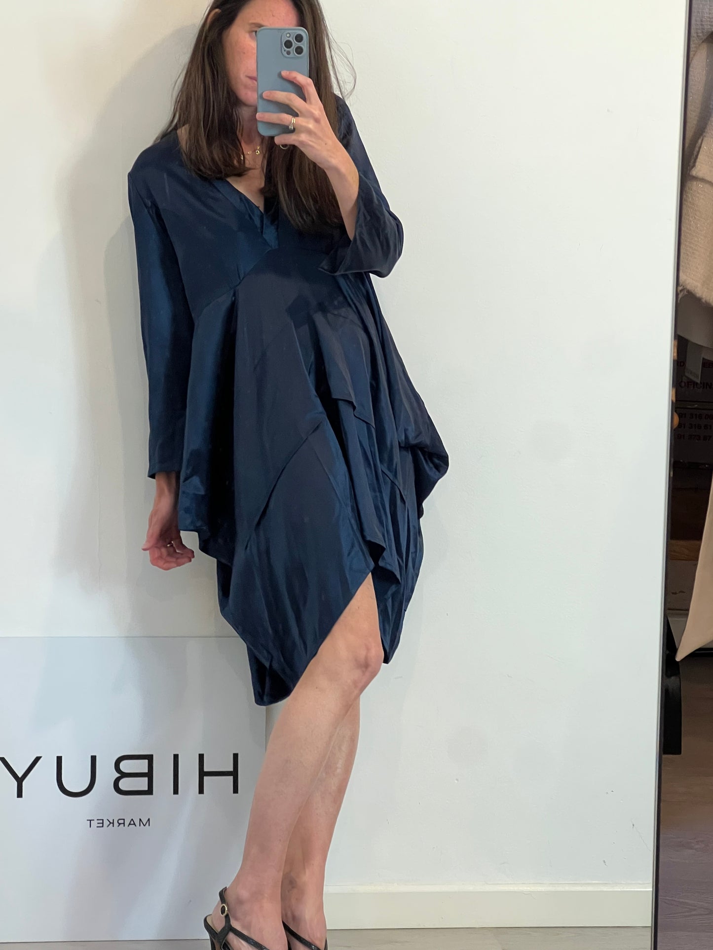 BARBARA BUI. Vestido/top azul satinado asimétrico.
