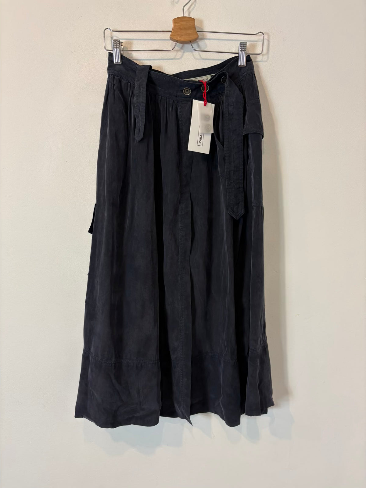ZARA SRPLS. Falda midi azul fluida