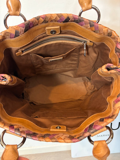 MIU MIU. Bolso trenzado piel