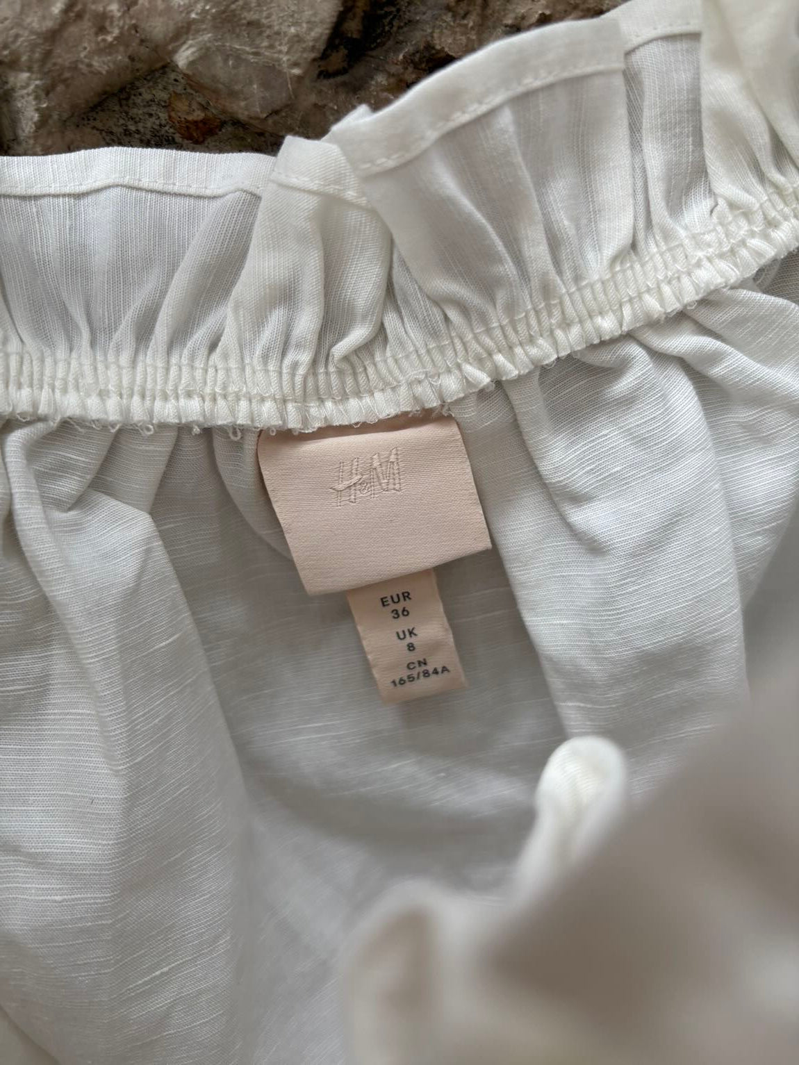 H&M. Top blanco escote barco