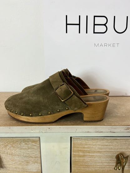 BA&amp;SH. Green leather clogs, size 39