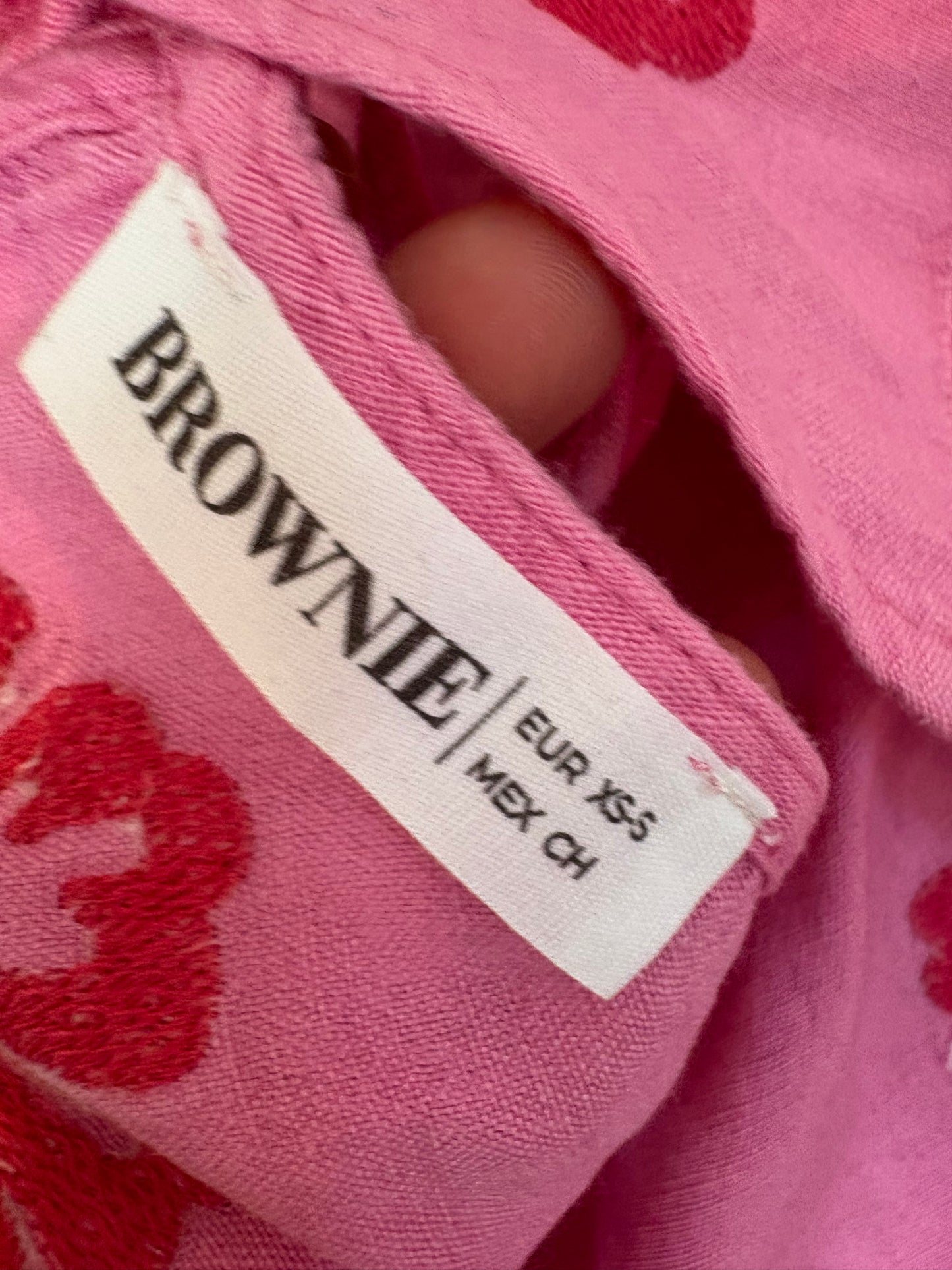 BROWNIE. Conjunto fucsia bordados