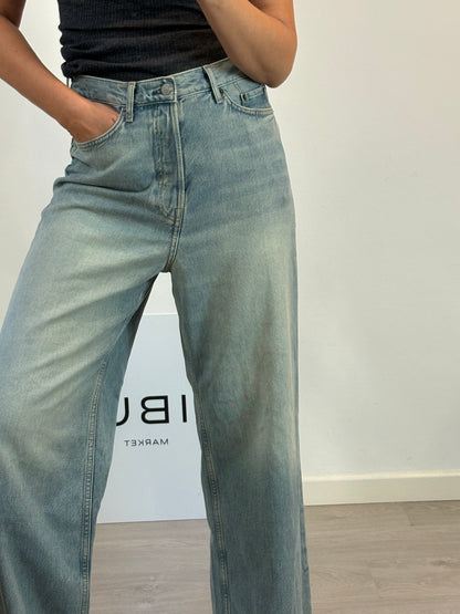 COS. Pantalón denim ancho claro