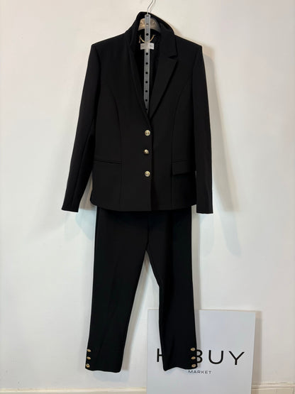 PATRIZIA PEPE. Traje de chaqueta negro botones dorados