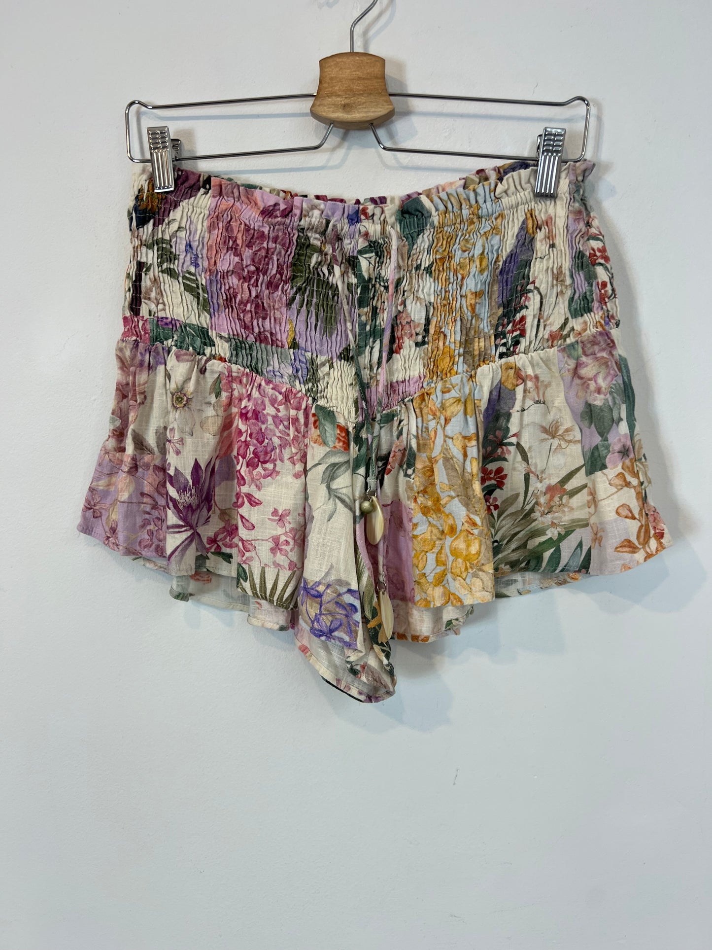 ZARA. Flowy floral trousers Ts