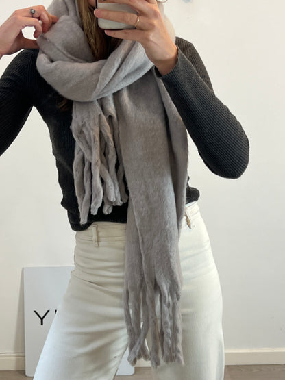 STOREST. Gray scarf