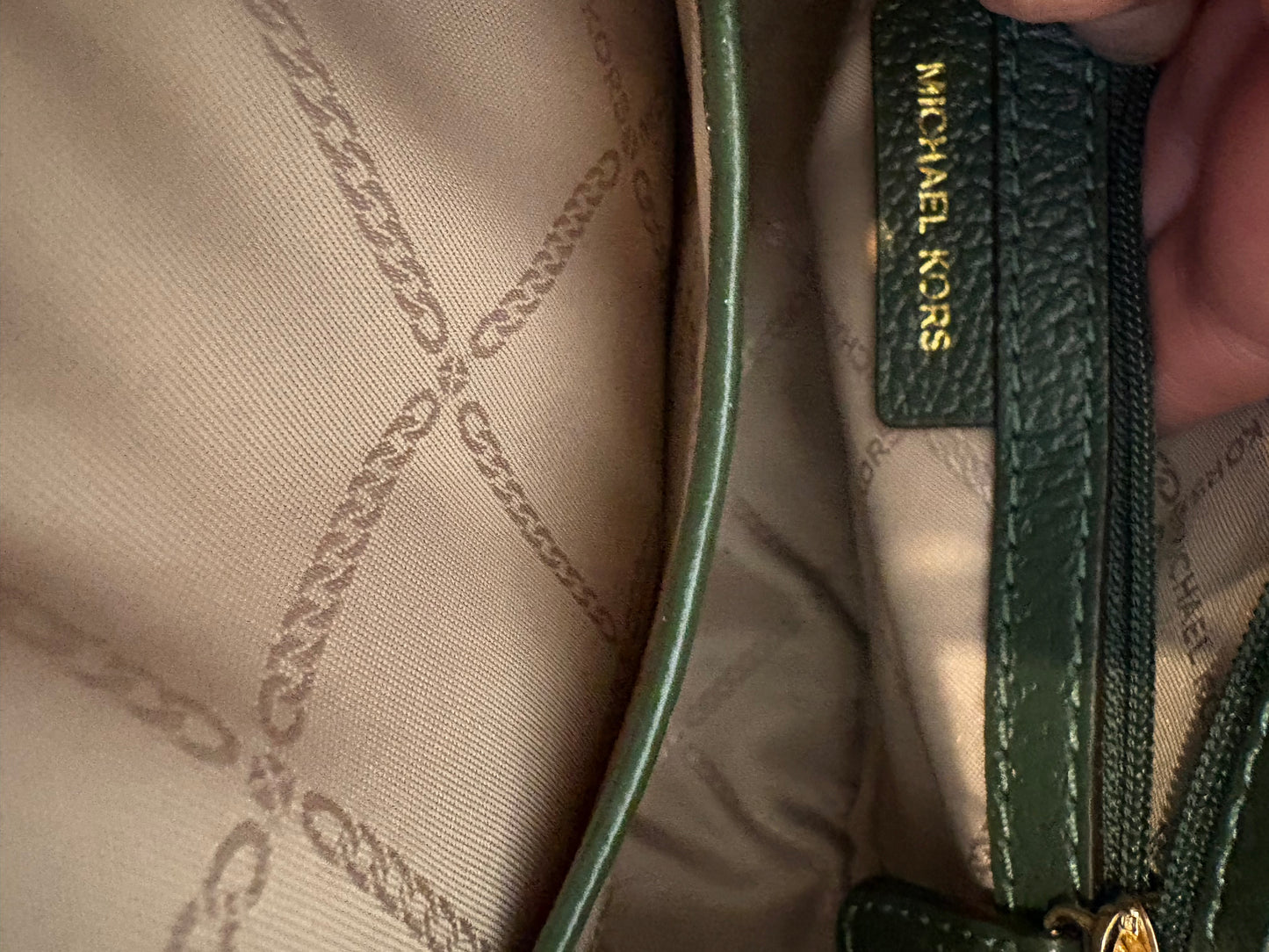 MICHAEL KORS. Bolso piel verde bandolera