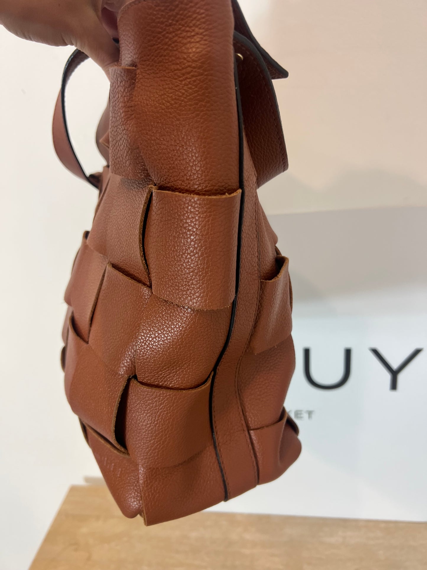 MOHEL. Bolso piel trenzada