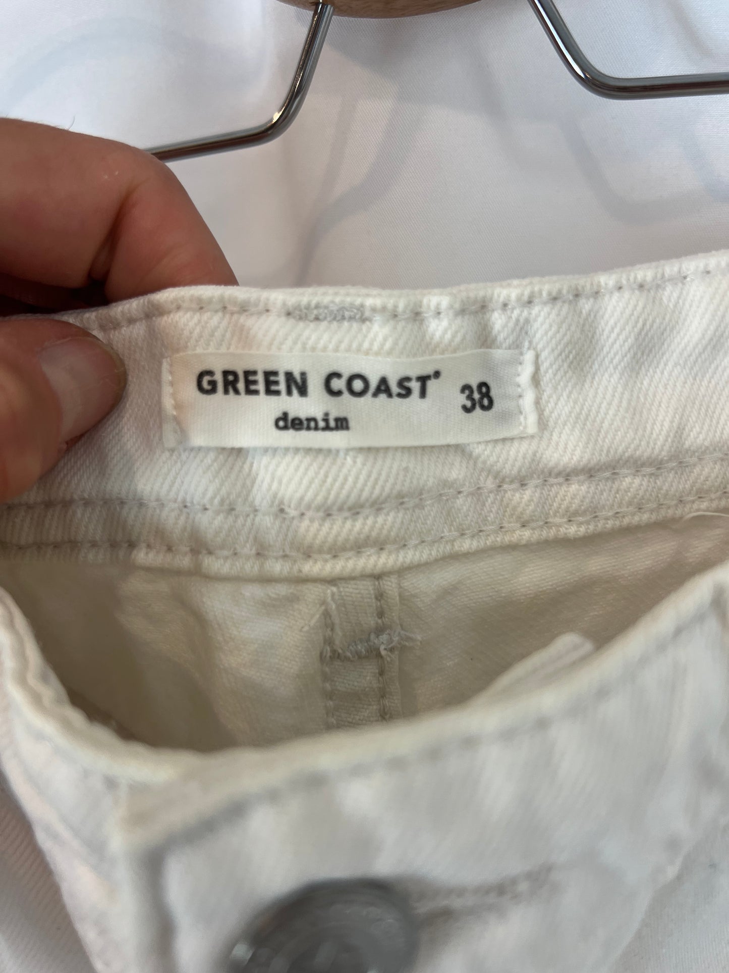 GREEN COAST. White denim shorts. T 38