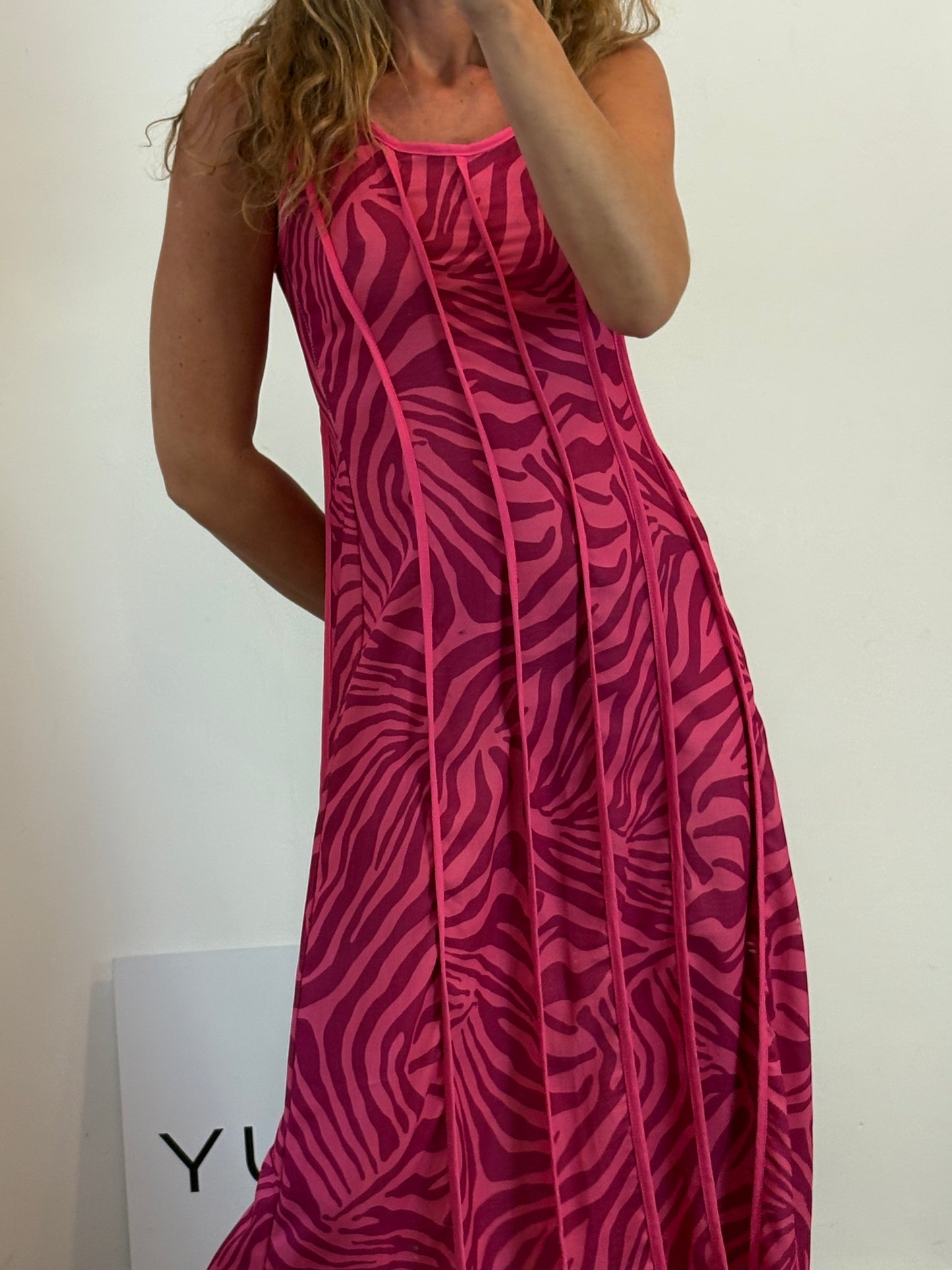 Vestido midi rosa estampado