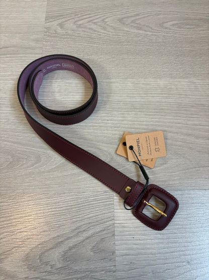 MONPIEL. Cinturón burdeos piel