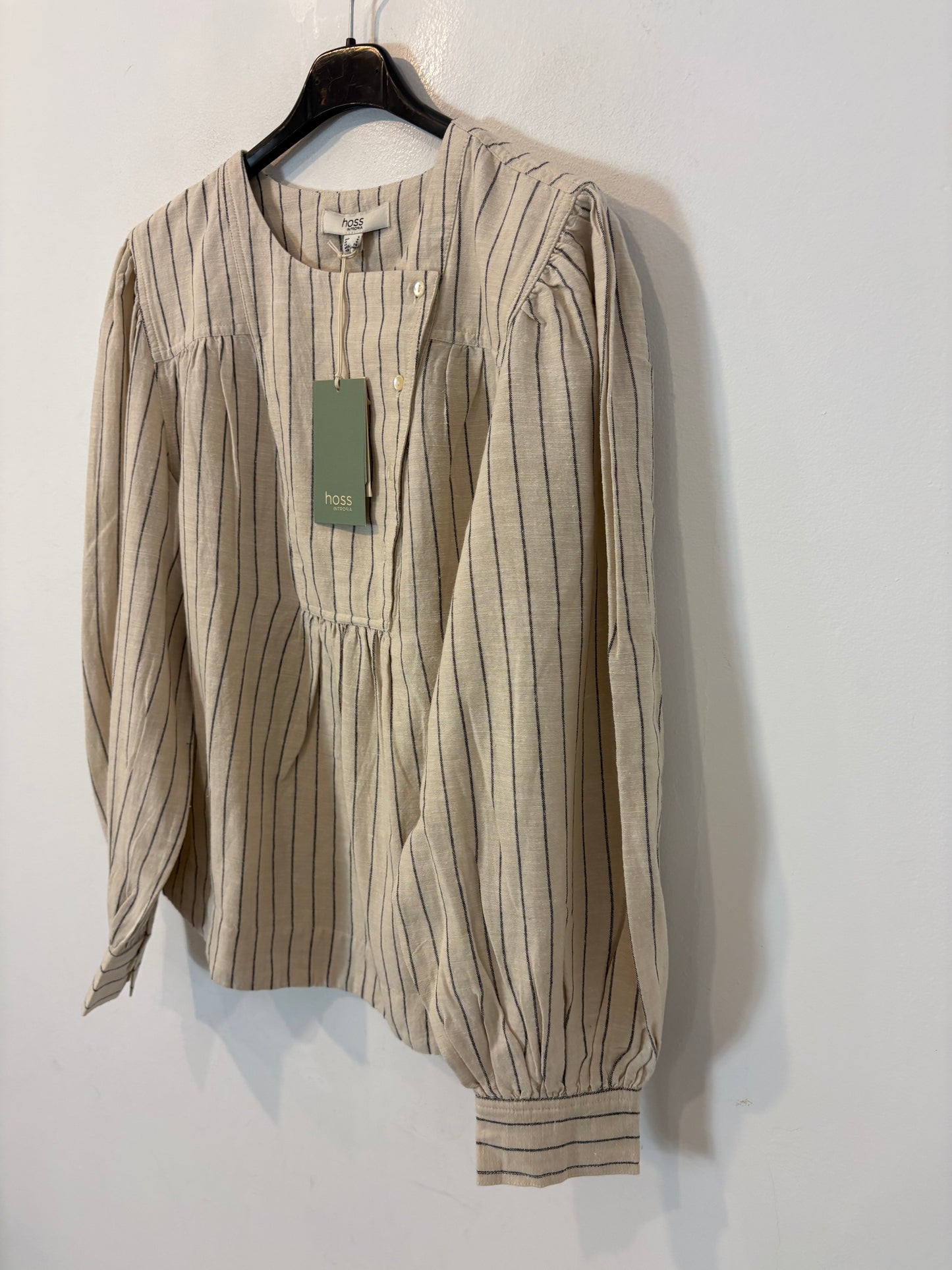 INTROPIA. Blusa beige rayas con lino