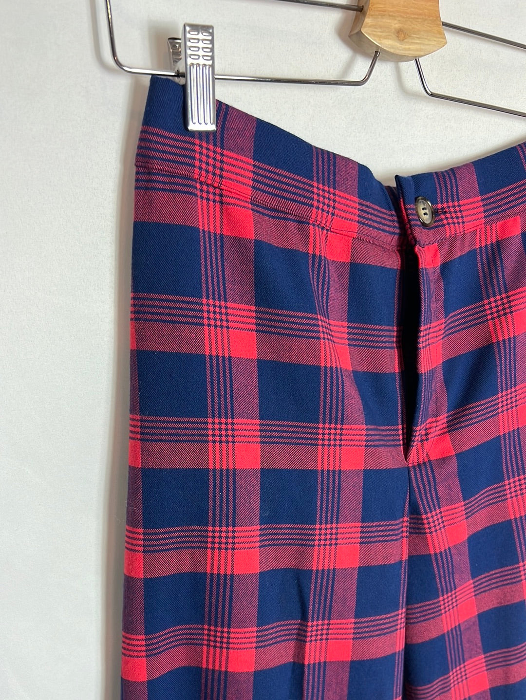 MAU LOA. Wide-legged blue and red checked trousers. TL (M)