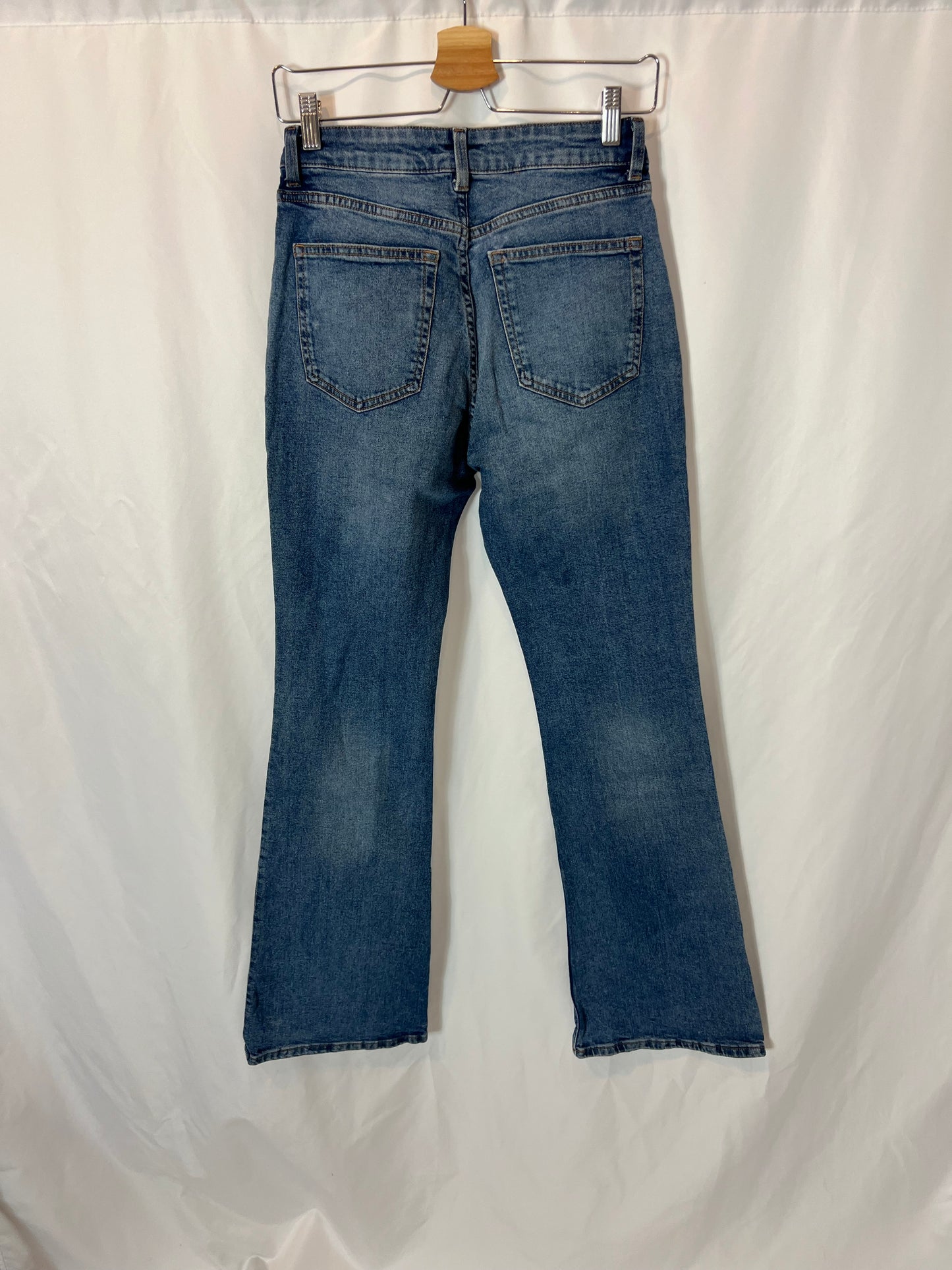 H&M.Pantalón campana claro  T.38