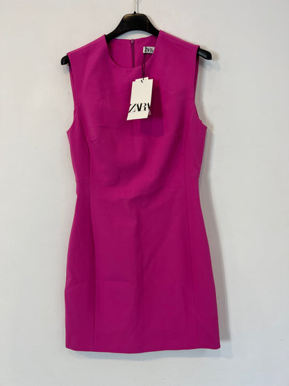 ZARA. Vestido corto fucsia. T XS