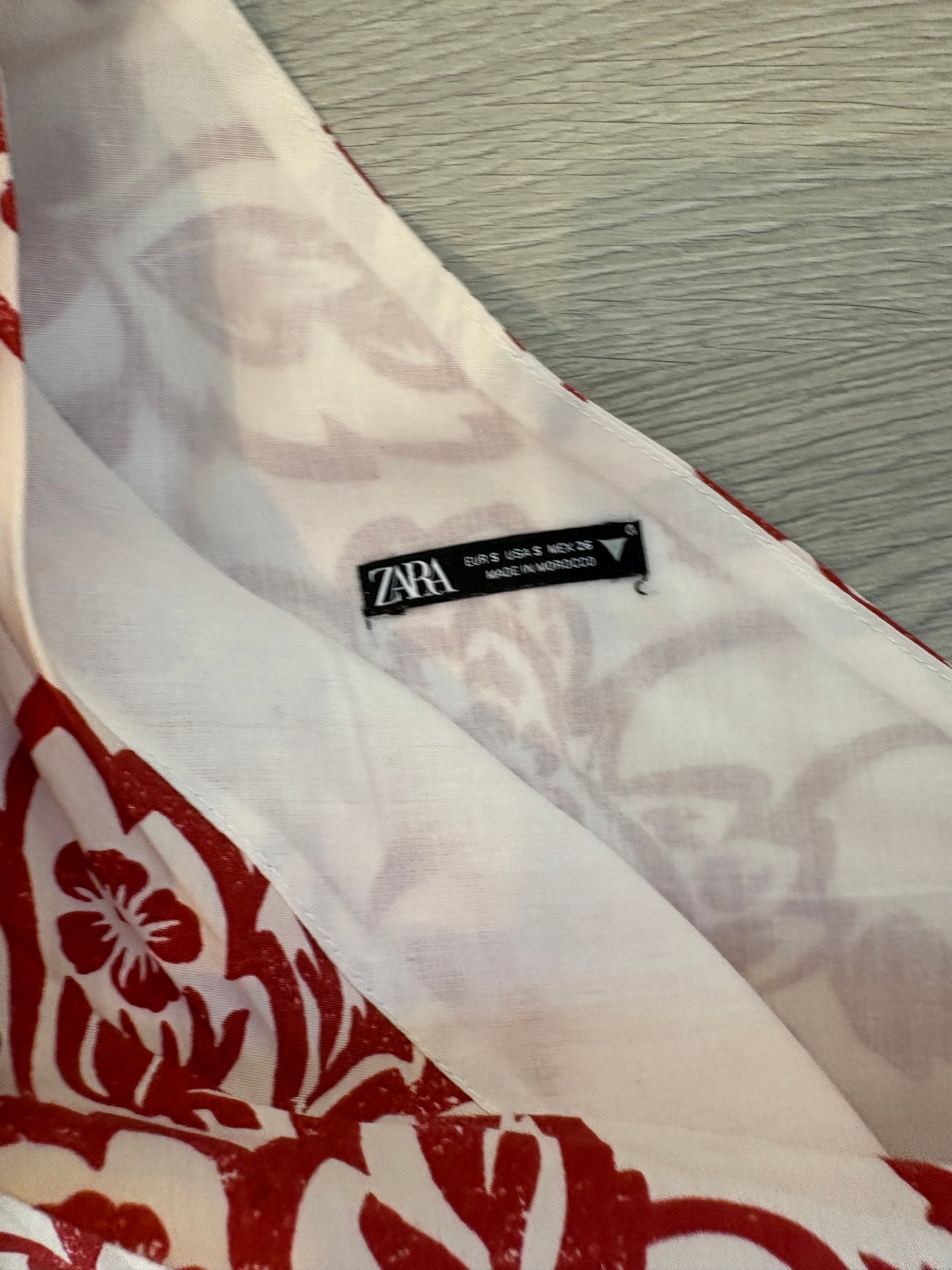 ZARA. Conjunto top y falda estampados