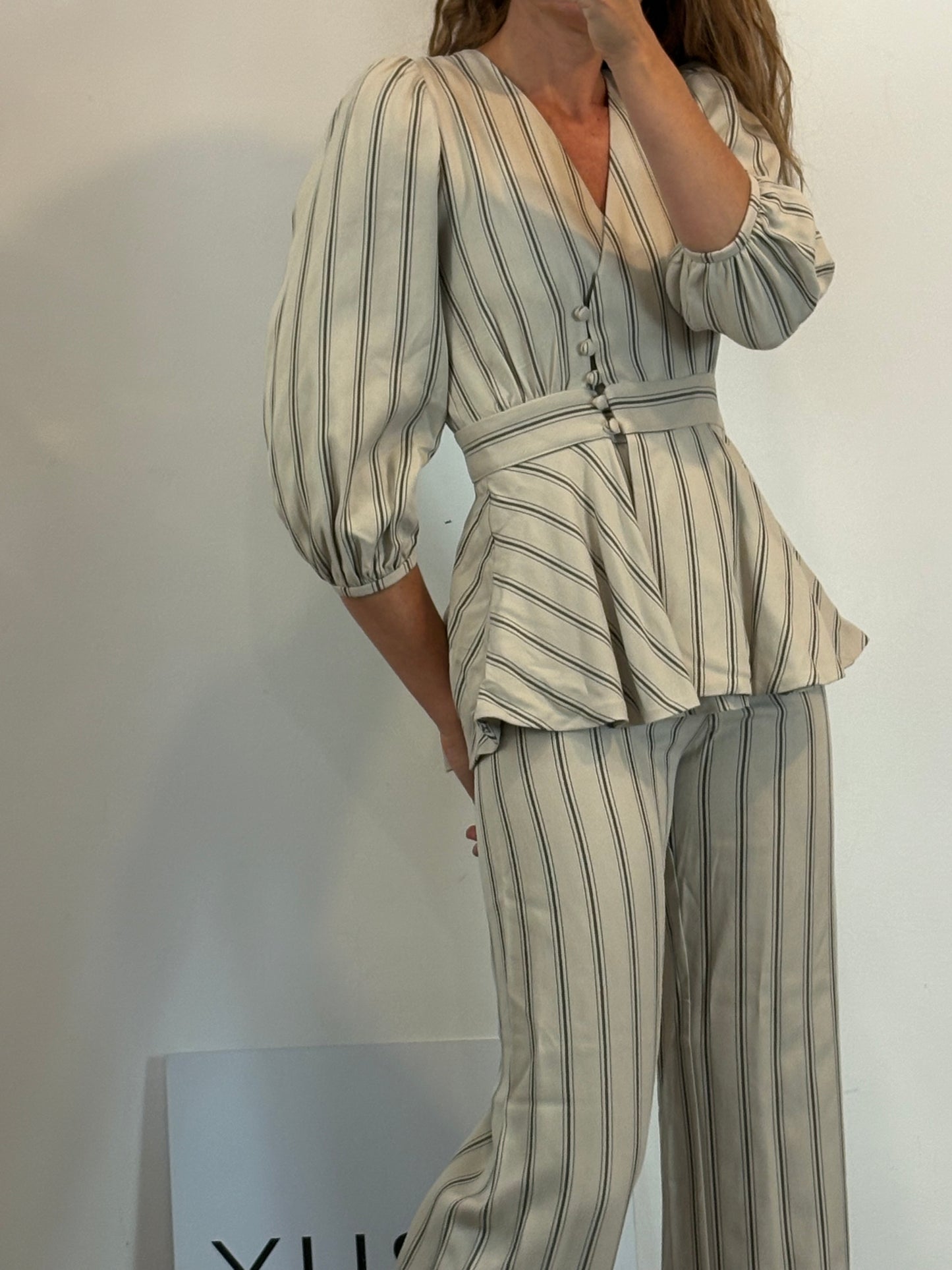 VOGANA. Total look fluido rayas
