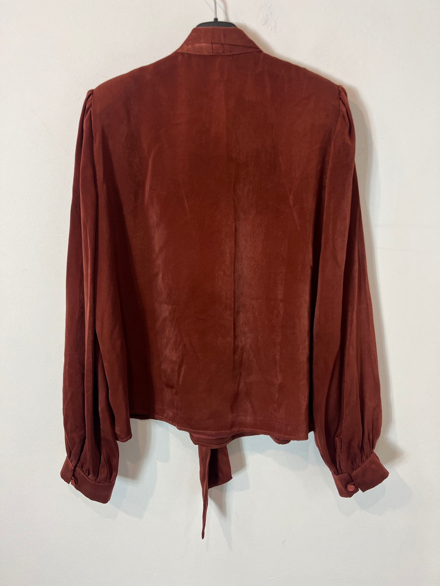BIMANI. Blusa marrón textura lazada. T L
