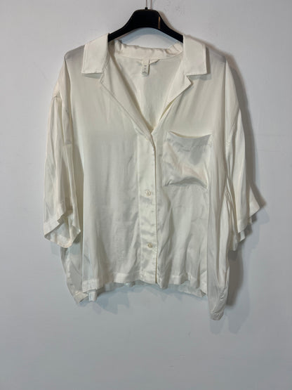H&amp;M. Satin pocket blouse. TL