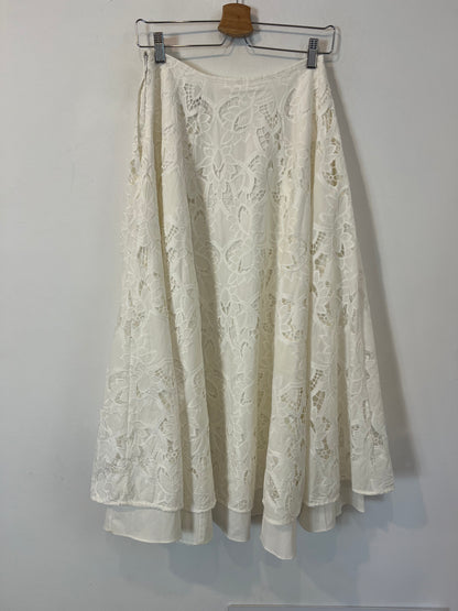 H&M. Falda blanca larga de encaje