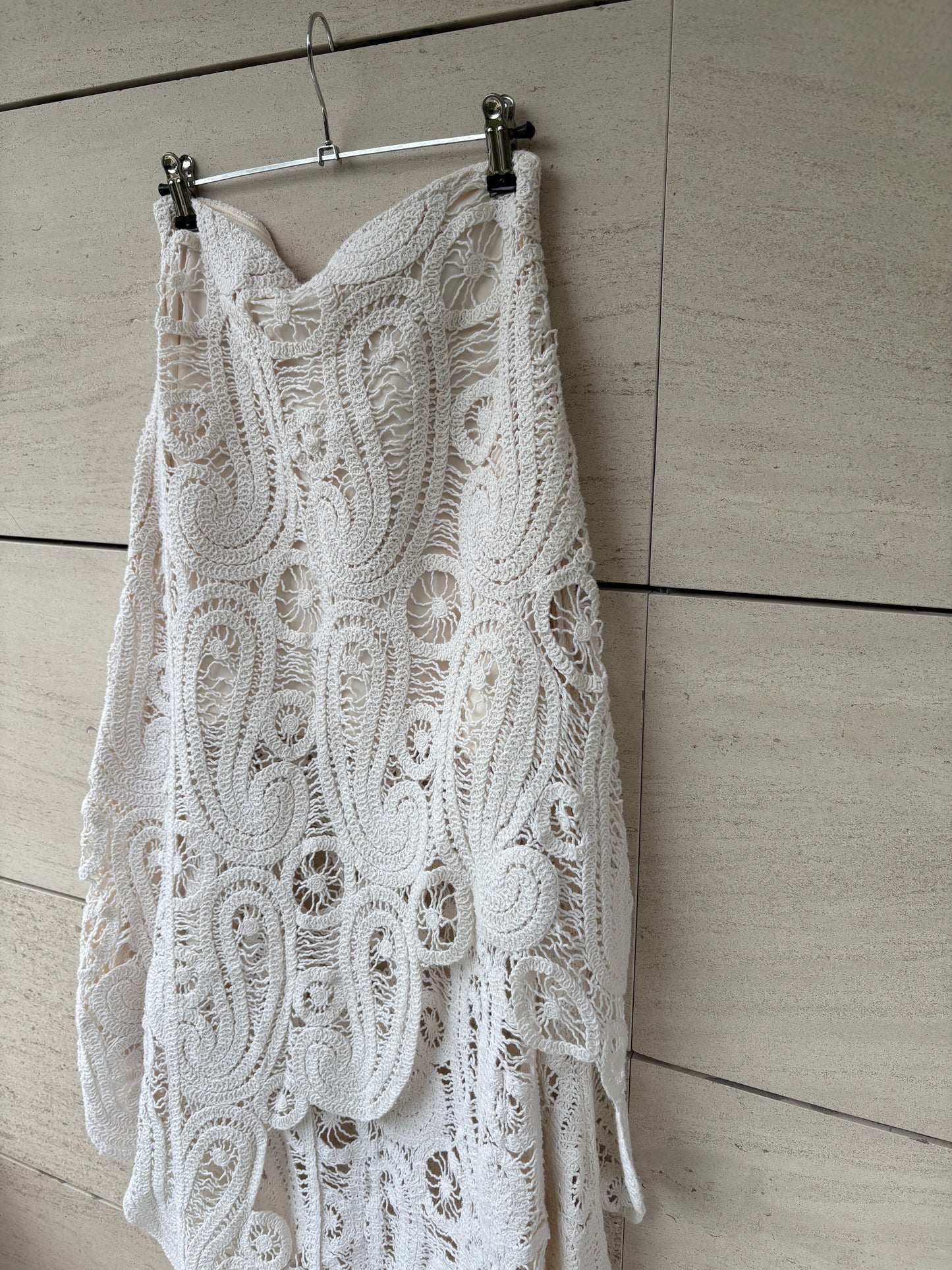 ZARA. Falda crochet asimétrica