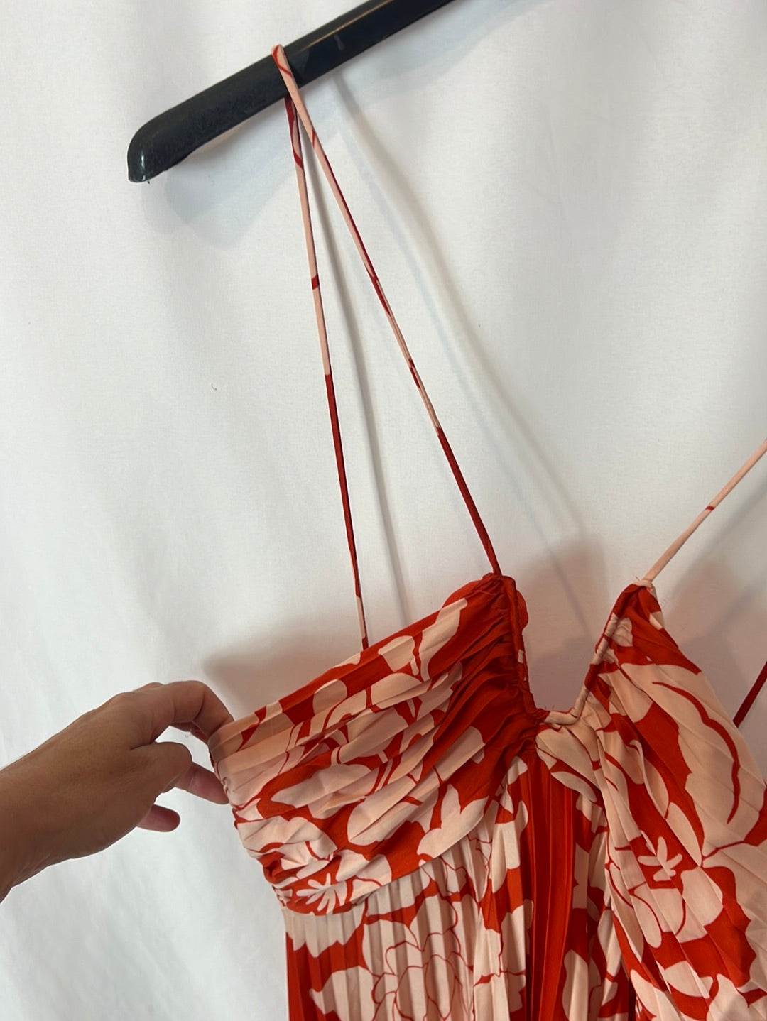 MANGO. Long pleated floral dress T.xs