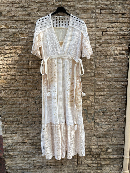 ZARA STUDIO. Vestido midi troquelado bolsillos