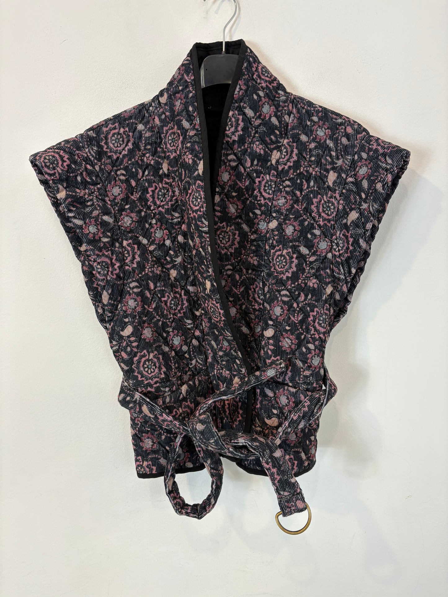 OTRAS. Chaleco azul textura flores