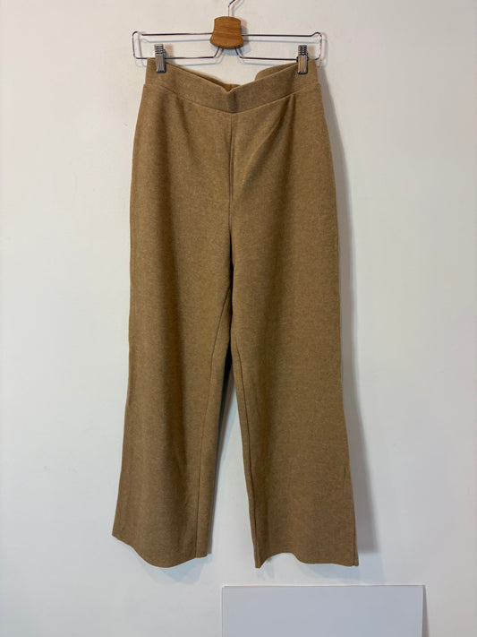 ZARA. Pantalón beige punto