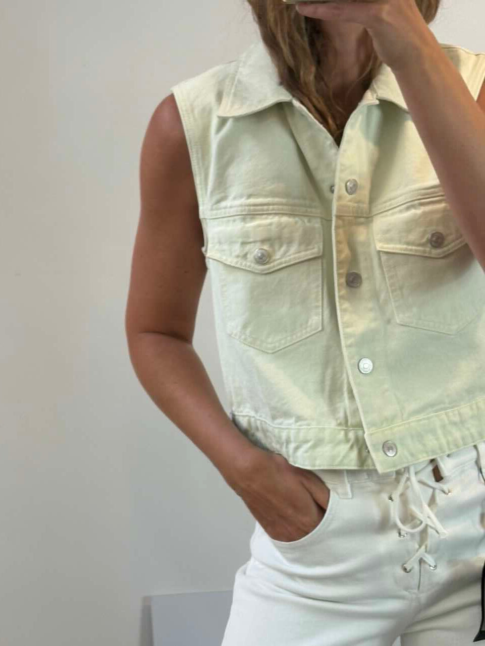 ZARA. Chaleco denim verde pastel