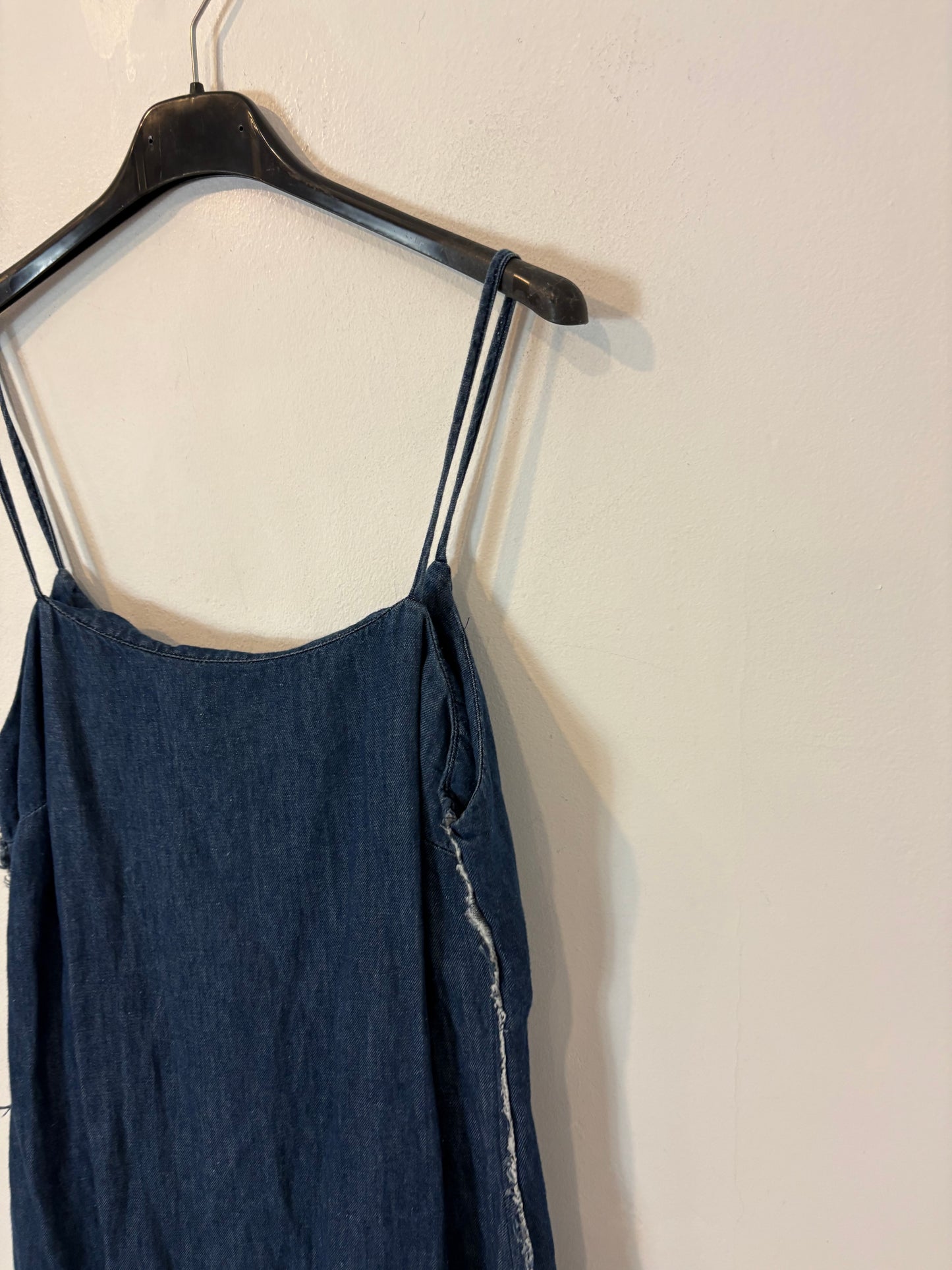 ZARA. Vestido largo denim detalles deshilachados