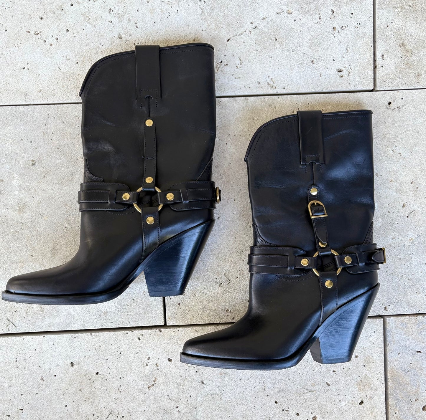 ISABEL MARANT. Bota negra hebilla. T 40