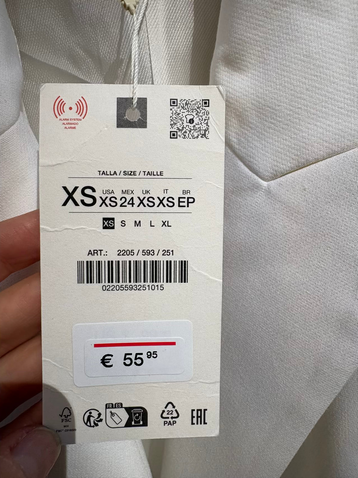 ZARA. Blazer blanca hombreras